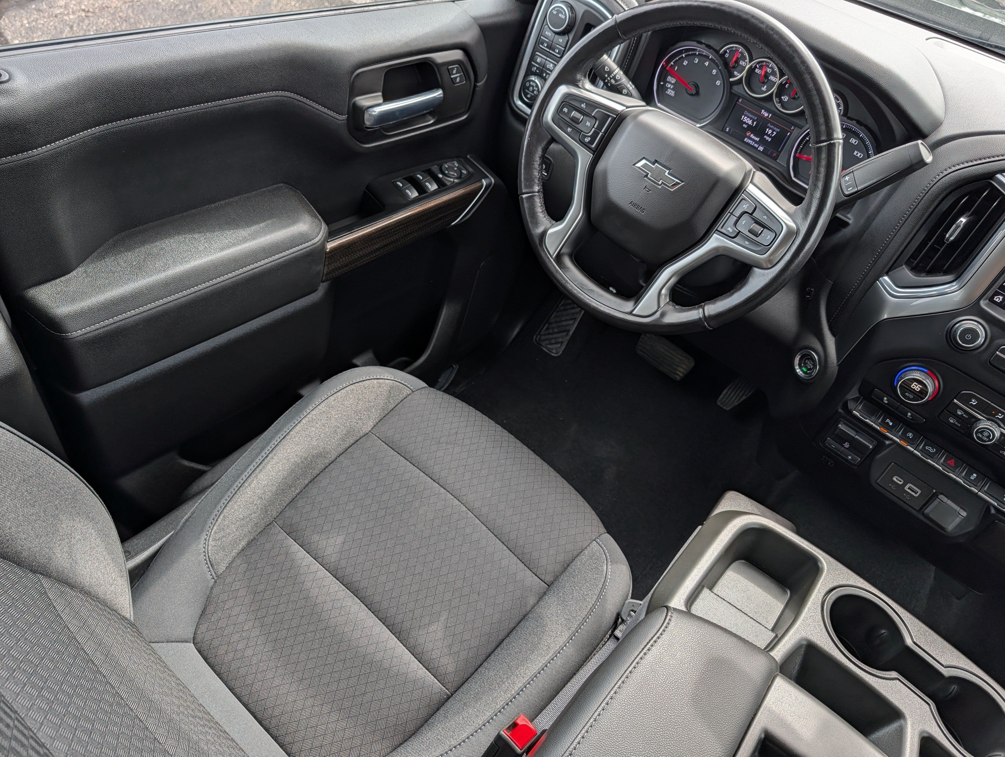 Used 2020 Chevrolet Silverado 1500 RST AWD/4WD image 9