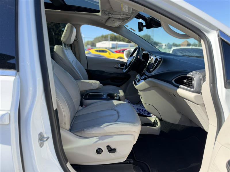 Used 2021 Chrysler Pacifica Touring-L w/ Premium & Safety Sphere Group FWD image 31