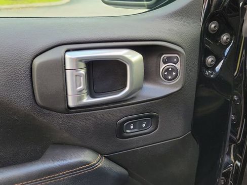 Used 2022 Jeep Wrangler Unlimited Sahara AWD/4WD image 21