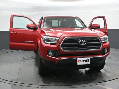 Used 2016 Toyota Tacoma SR5 w/ SR5 Appearance Package (SN) AWD/4WD image 36
