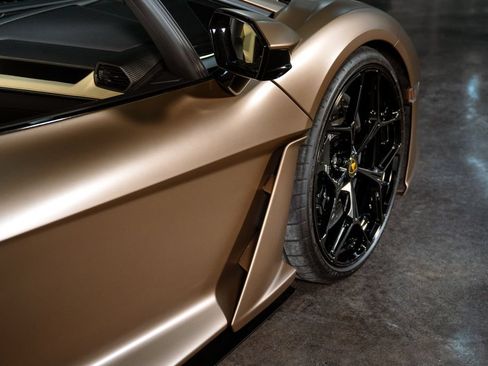 Used 2024 Lamborghini Revuelto AWD/4WD image 8