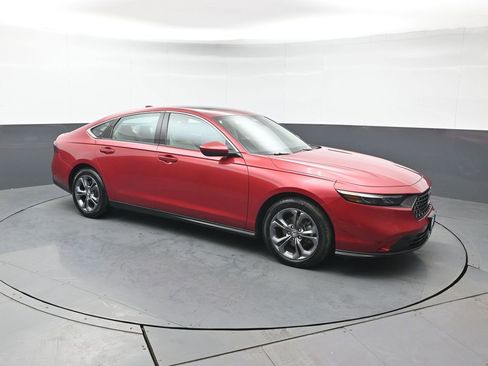 Certified 2023 Honda Accord EX image 9