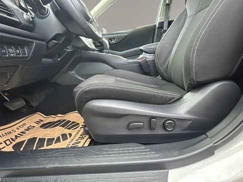 Used 2025 Subaru Outback Premium AWD/4WD image 32