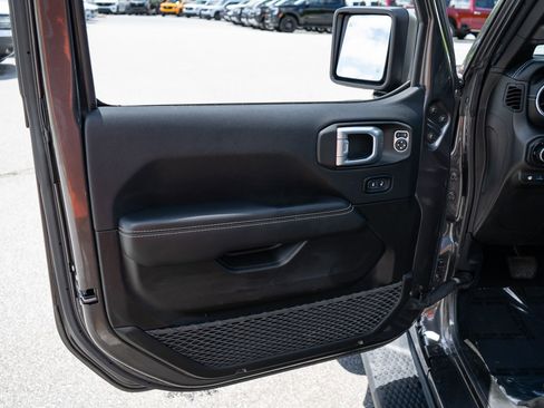 Used 2022 Jeep Wrangler Unlimited Sahara w/ Cold Weather Group AWD/4WD image 17