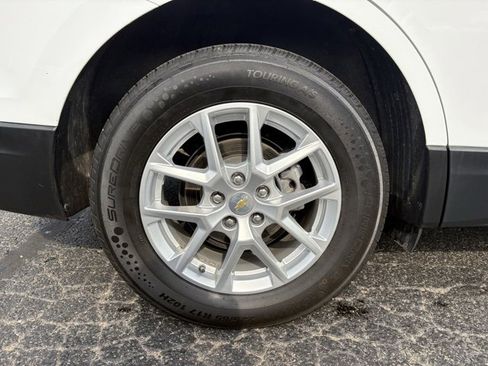 Used 2022 Chevrolet Equinox LT w/ Driver Convenience Package image 9