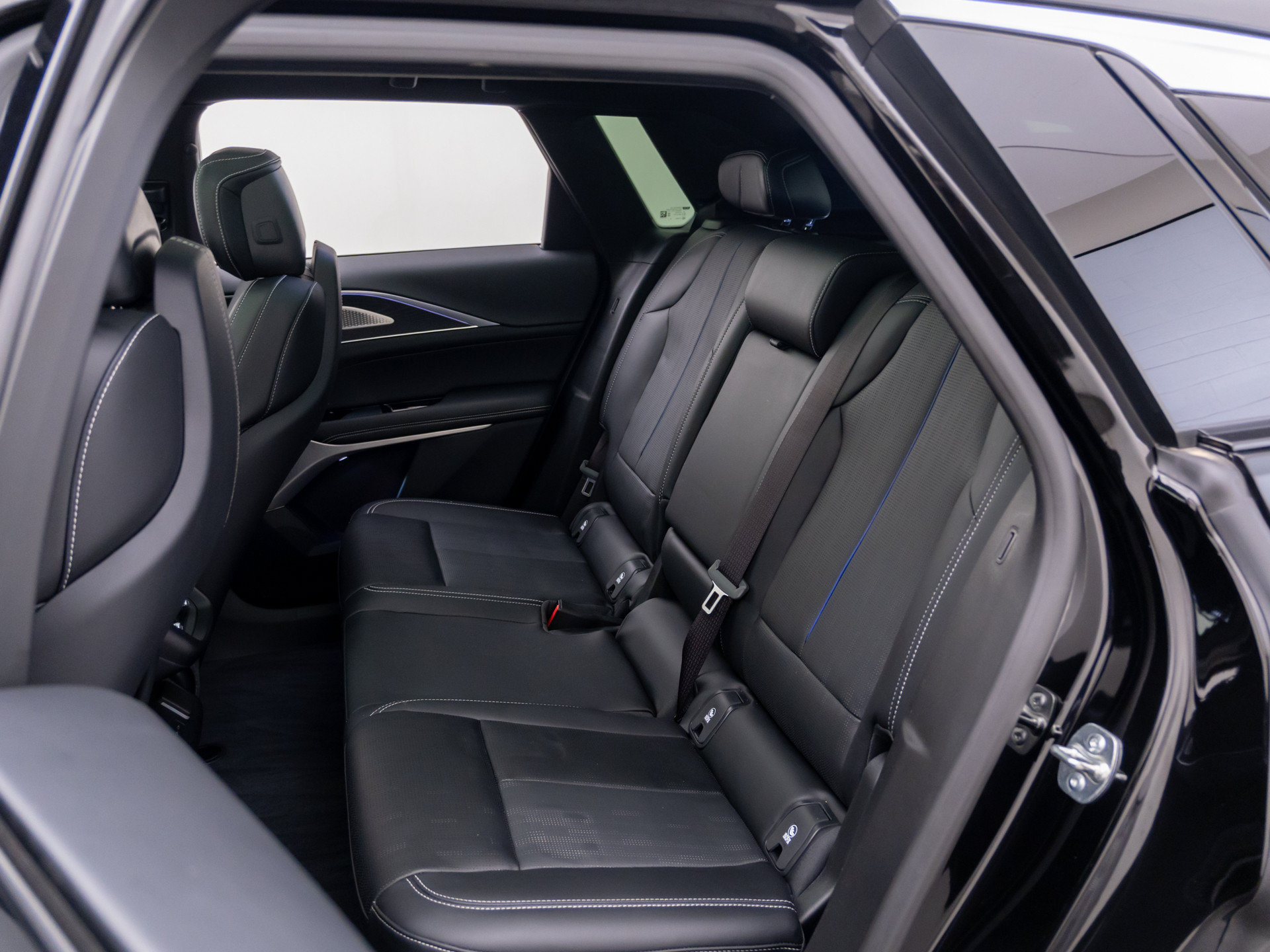 Used 2025 Cadillac Lyriq Luxury w/ LPO, Floor Liner Package AWD/4WD image 16