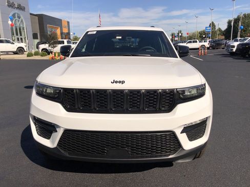 New 2025 Jeep Grand Cherokee Limited w/ Black Appearance Package image 16