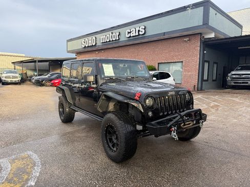 Used 2014 Jeep Wrangler Unlimited Rubicon image 2