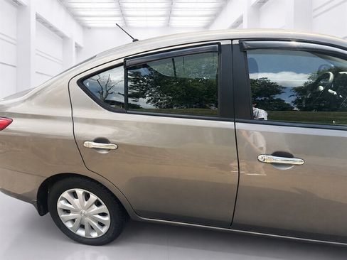 Used 2012 Nissan Versa SV FWD image 25