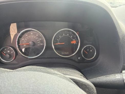 Used 2017 Jeep Compass Latitude FWD image 7