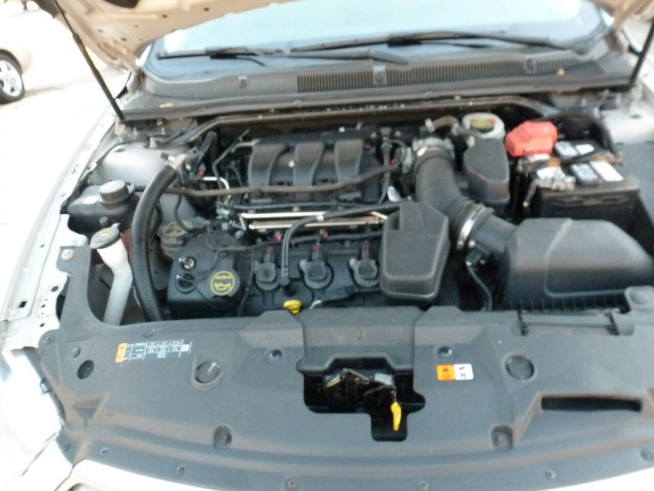 Used 2015 Ford Taurus SE FWD image 16