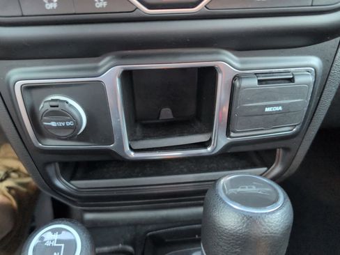 Used 2023 Jeep Gladiator Sport w/ Trailer Tow Package image 27