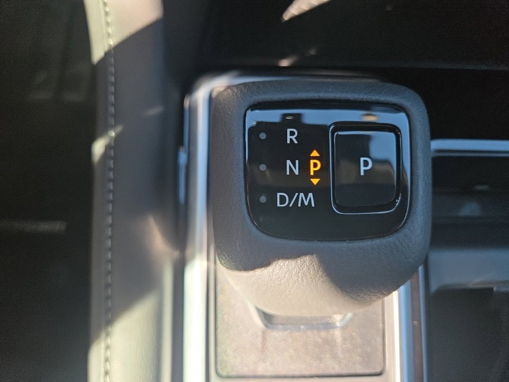 Used 2024 Nissan Pathfinder SV FWD image 30