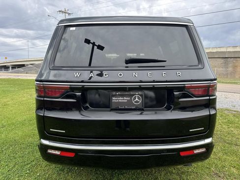 Used 2023 Jeep Wagoneer Series II w/ Flexible Seating Group AWD/4WD image 6