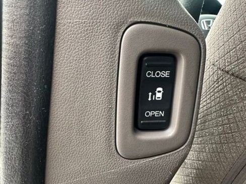 Used 2014 Honda Odyssey EX image 17