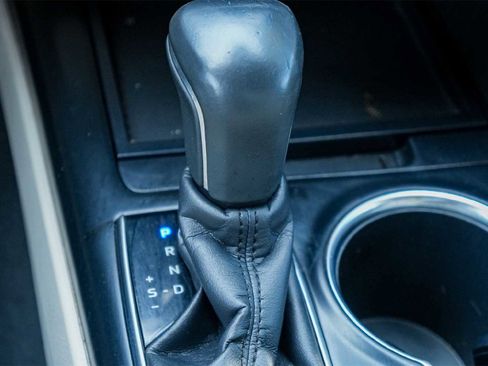 Used 2018 Toyota Camry L image 17