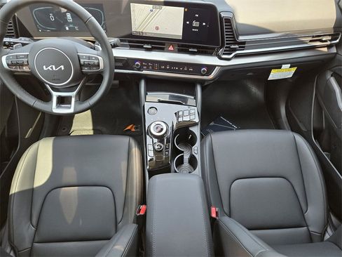 New 2025 Kia Sportage EX image 18