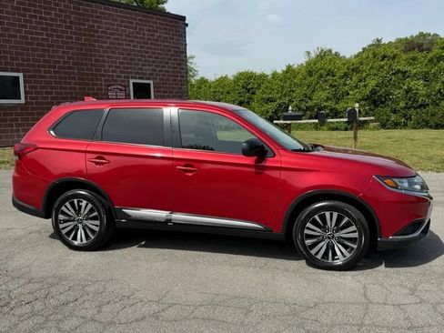 Used 2019 Mitsubishi Outlander ES AWD/4WD image 12