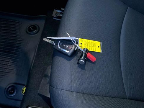 Used 2022 Toyota Corolla LE image 14