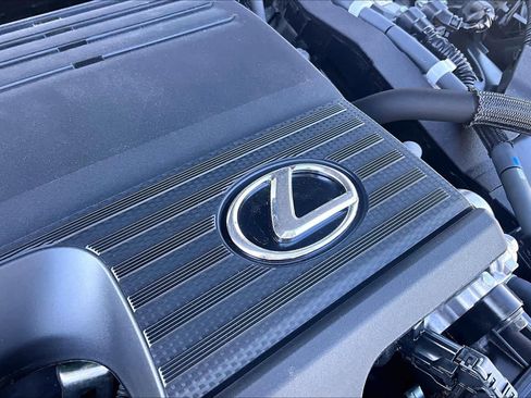 Used 2024 Lexus ES 300h w/ Premium Package image 33