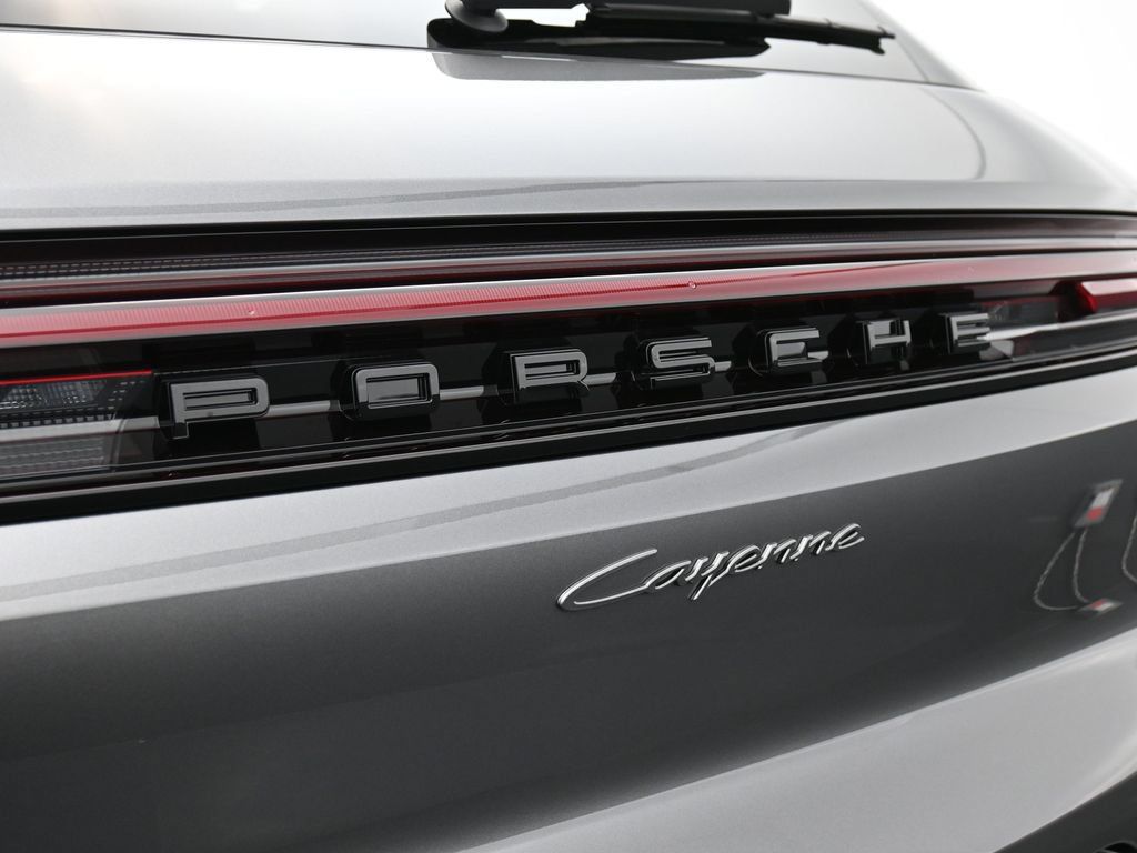 Certified 2026 Porsche Cayenne AWD/4WD image 14