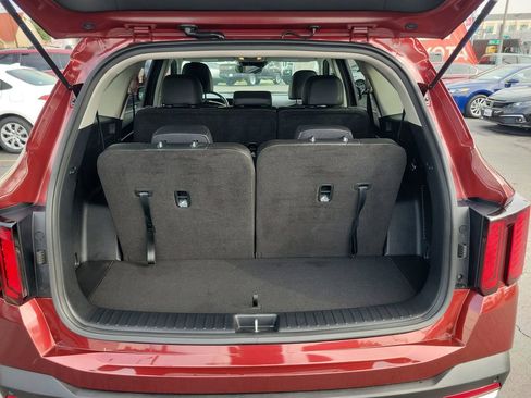 Used 2025 Kia Sorento S image 8