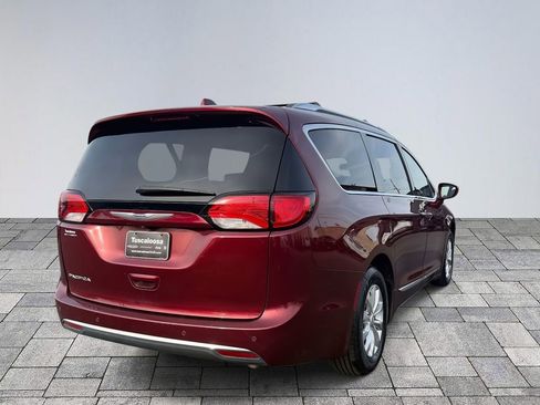 Used 2018 Chrysler Pacifica Touring-L image 7