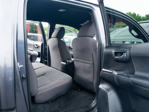 Used 2016 Toyota Tacoma TRD Sport AWD/4WD image 14