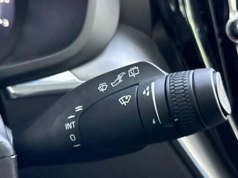 Used 2025 Volvo XC60 B5 Core image 33