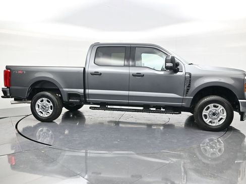 Used 2025 Ford F250 XLT AWD/4WD image 4