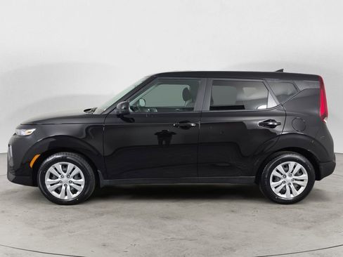 Used 2022 Kia Soul LX image 2