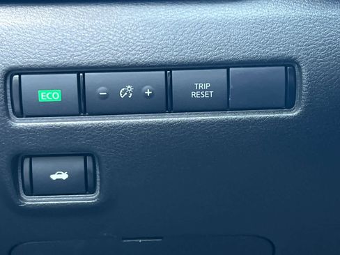 Used 2024 Nissan Sentra SV FWD image 30