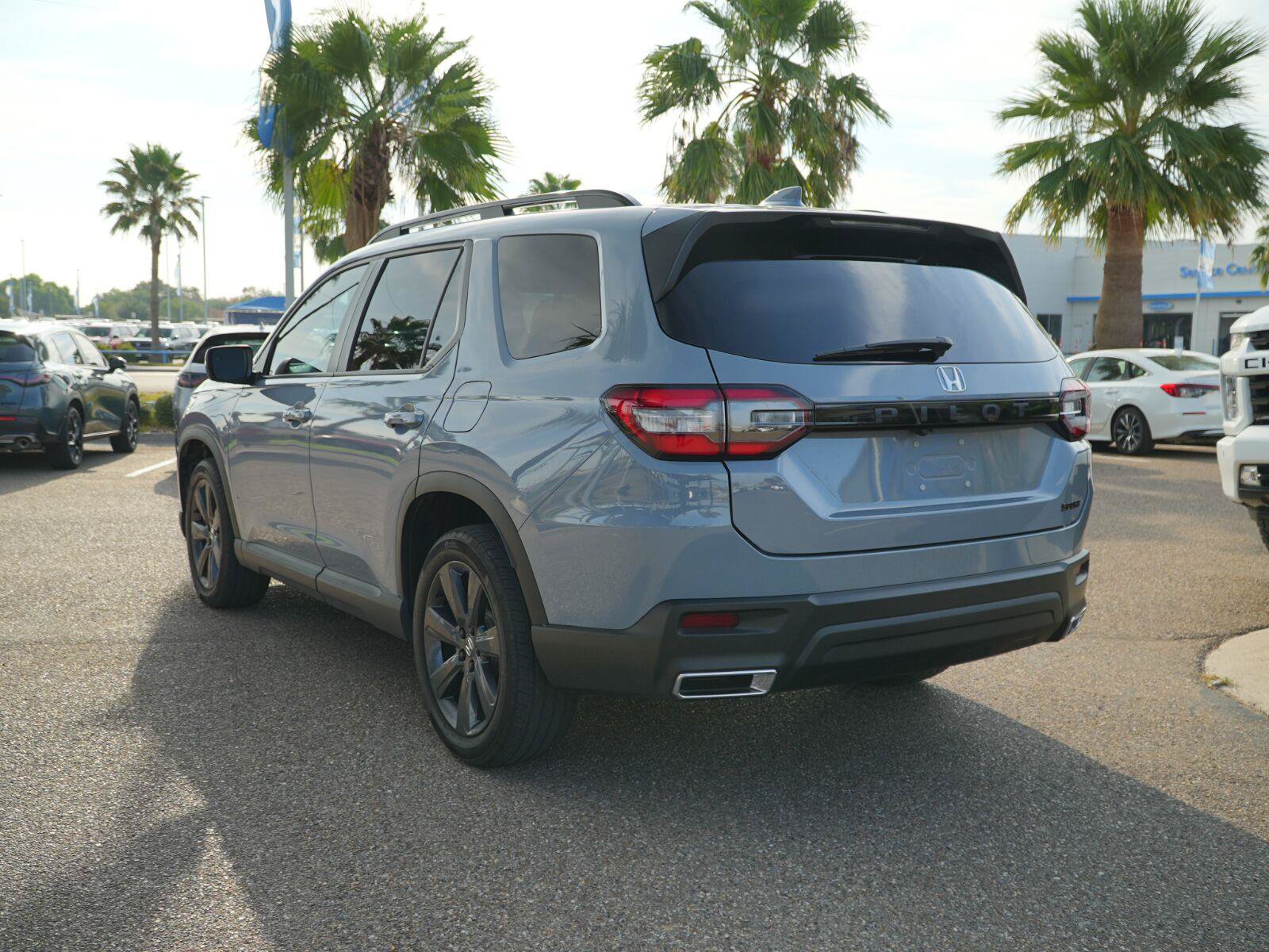 Used 2025 Honda Pilot Sport image 8