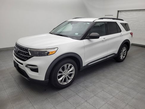 Used 2020 Ford Explorer XLT w/ Equipment Group 202A RWD image 2