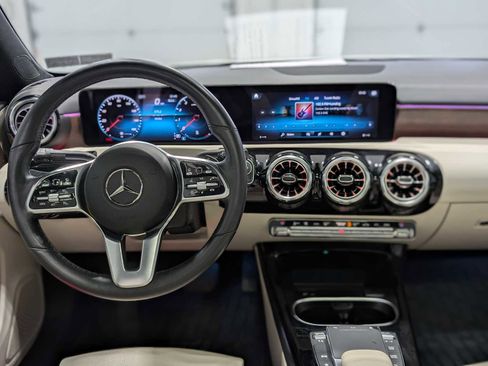 Used 2023 Mercedes-Benz CLA 250 4MATIC image 5