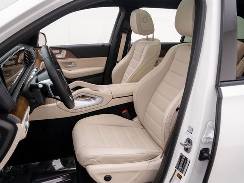 Certified 2025 Mercedes-Benz GLS 450 4MATIC image 15