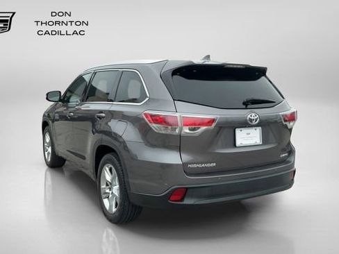 Used 2015 Toyota Highlander Limited Platinum FWD image 3