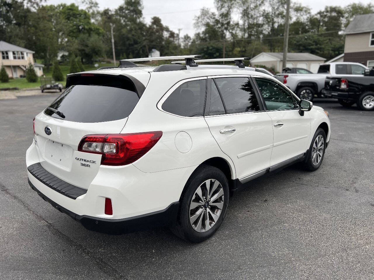 Used 2017 Subaru Outback 3.6R Touring w/ Popular Package #5A AWD/4WD image 5