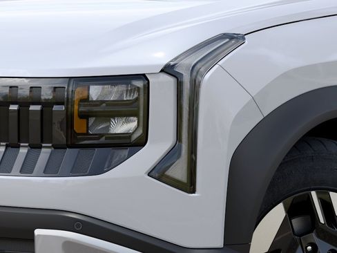 New 2027 Kia Seltos LX FWD image 10