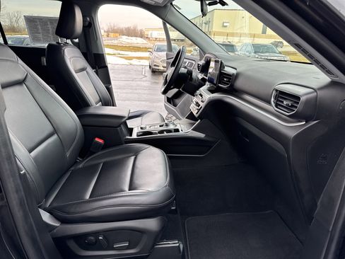 Certified 2022 Ford Explorer XLT w/ Equipment Group 202A image 31
