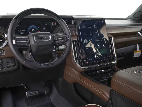 Used 2026 GMC Yukon Denali Ultimate w/ LPO, Illumination Package AWD/4WD image 18