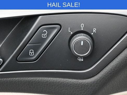 Used 2018 Volkswagen Golf S image 13