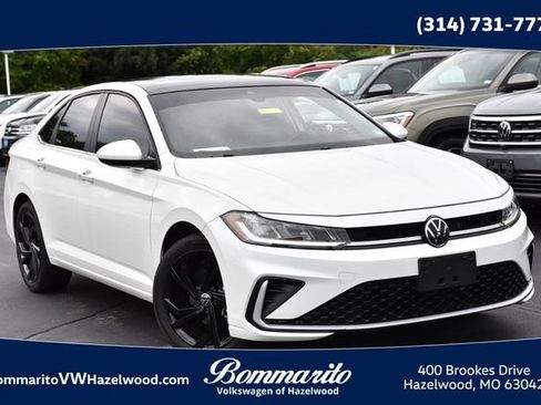 Used 2025 Volkswagen Jetta SE FWD image 1