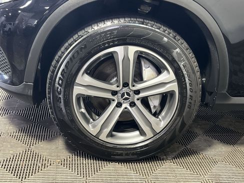 Used 2019 Mercedes-Benz GLC 300 4MATIC image 12