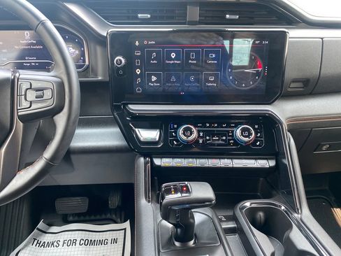 Used 2025 GMC Sierra 1500 AT4 w/ AT4 Premium Package AWD/4WD image 18