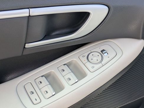 Used 2025 Hyundai Sonata SEL FWD image 15