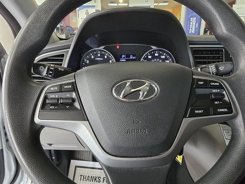 Used 2017 Hyundai Elantra SE image 22
