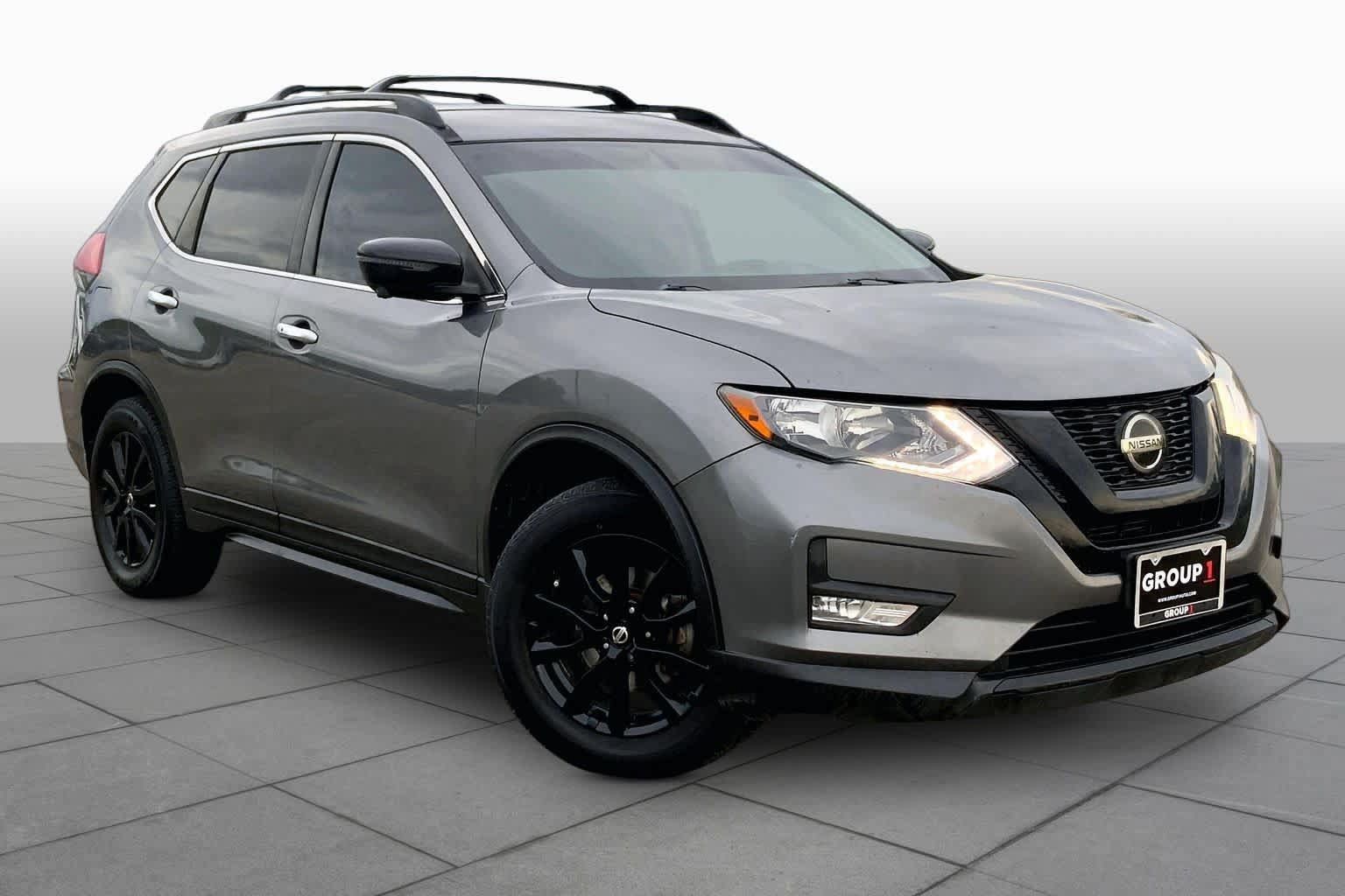Used 2018 Nissan Rogue SV w/ Premium Package FWD image 3