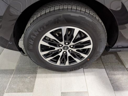 Used 2025 Ford Expedition Platinum image 7