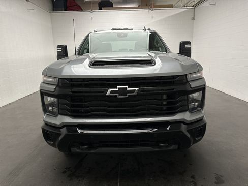 Used 2026 Chevrolet Silverado 2500 Custom w/ Custom Value Package AWD/4WD image 4
